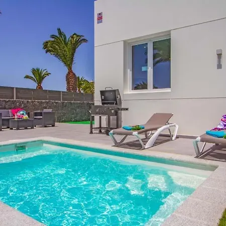 In Playa Blanca Sleeps 4 With Pool And Air Con Playa Blanca (Lanzarote)
