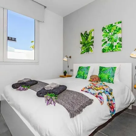 In Playa Blanca Sleeps 4 With Pool And Air Con *